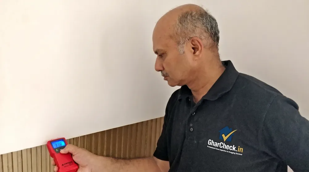 Advanced dampness detection in walls using digital moisture meter - GharCheck
